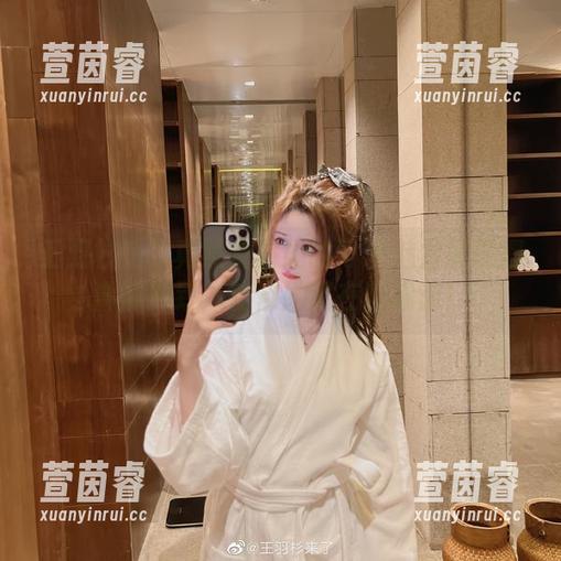 王羽杉的写真照片将她的可爱魅力展现得淋漓尽致，仿佛她就在你眼前！