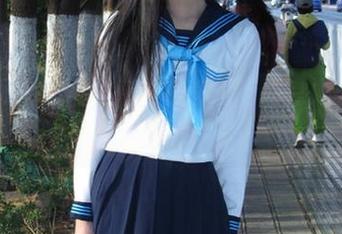 拍摄私房写真，感受白莉爱吃巧克力和霞沢美游的少女心