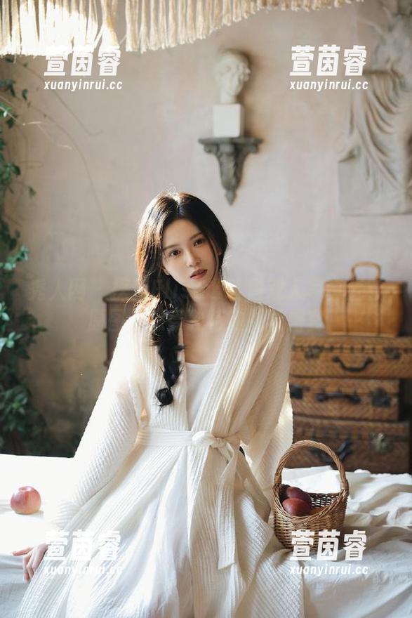 秀人网 - 探索Elise谭晓彤双人写真全套原图，感受独特的视觉盛宴