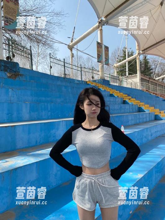 秀人网 - 从视角出发，最新凌希儿眼镜图集带你领略不一样的眼镜美学