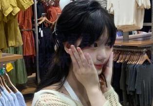 秀人网 – 免费欣赏卓君Jeanes的精美礼服照片，感受艺术与时尚的完美结合！