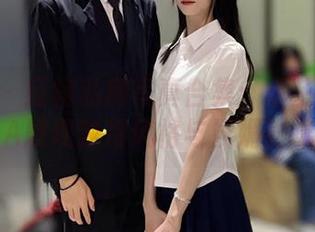 秀人网 – 红裙私房写真合集：卓芷伊EricA展现独特风格与妩媚韵味