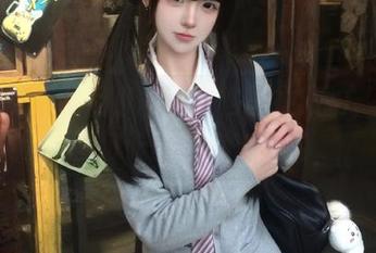 秀人网 – 古月小同学香格里拉旅拍，精选图包作品等你来欣赏