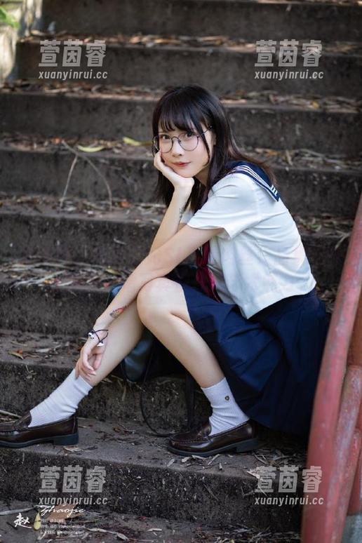 秀人网 - 探索司妃SL高清肉丝作品集：她的每一幅写真都充满艺术魅力