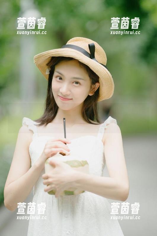 秀人网 - 唐安琪珠三角旅拍作品集：记录生命中的美好，轻松免费下载。