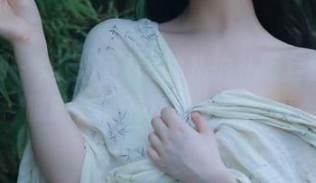 秀人网 – 妲己Toxic的私拍礼服套图，细腻的光影下尽显女性之美