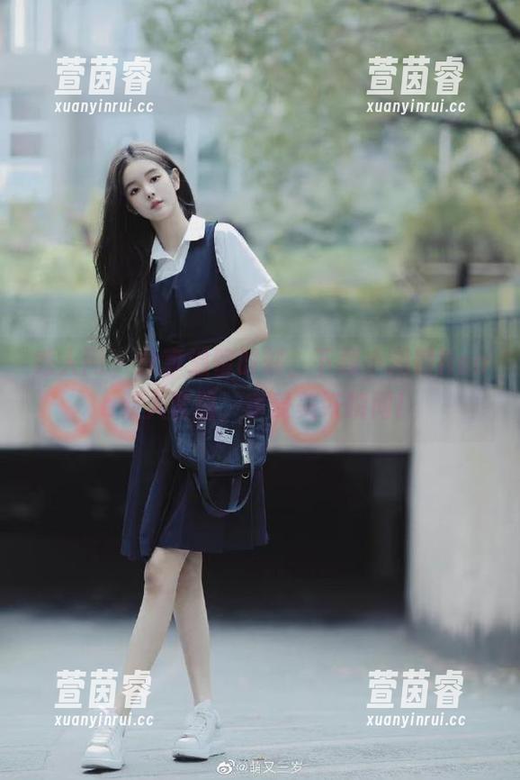 秀人网-小海臀Rena 秀人网 - 分享温馨时刻,下载小海臀Rena双人套图,享受美好瞬间!