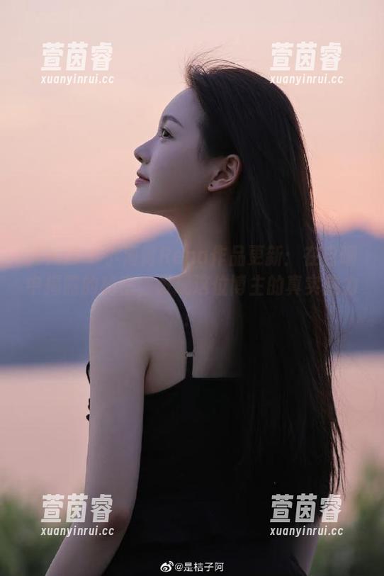 秀人网-小海臀Rena 秀人网 - 小海臀Rena作品更新:在自嘲中揭露的秘密,发现这位博主的真实魅力!