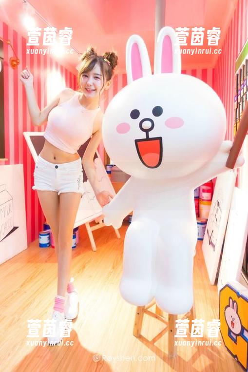 秀人网-小逗逗 秀人网 - 小逗逗最新写真:华丽礼服造型的精彩照片,尽显时尚魅力!