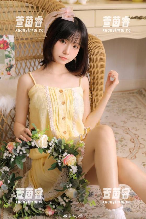 秀人网 - 木子nana精选丝袜写真：原图里的每一处细节都动人