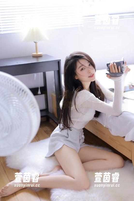 秀人网-李雅柔 秀人网 - 李雅柔的温柔写真:一组图片带你进入她的独特浪漫时光!