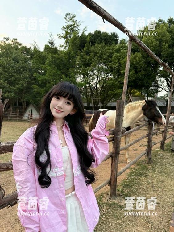 秀人网-林文文 秀人网 - 林文文的眼镜写真:无圣光下最真实的她,令人心动