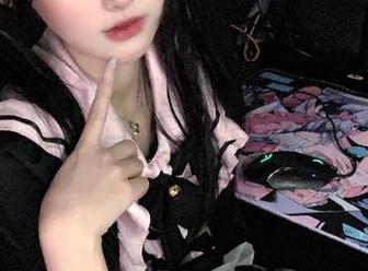 秀人网 – 光影之间：灿宝倾情分享灰丝作品集，展现独特的艺术风格