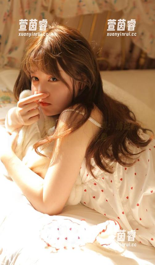 秀人网-甜妮 秀人网 - 甜妮办公室私房写真:捕捉职场女性的自信与优雅