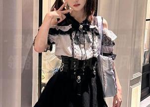 秀人网 – 蜜桃cc厨娘最新图册上线，带你领略她的美食风采与风格