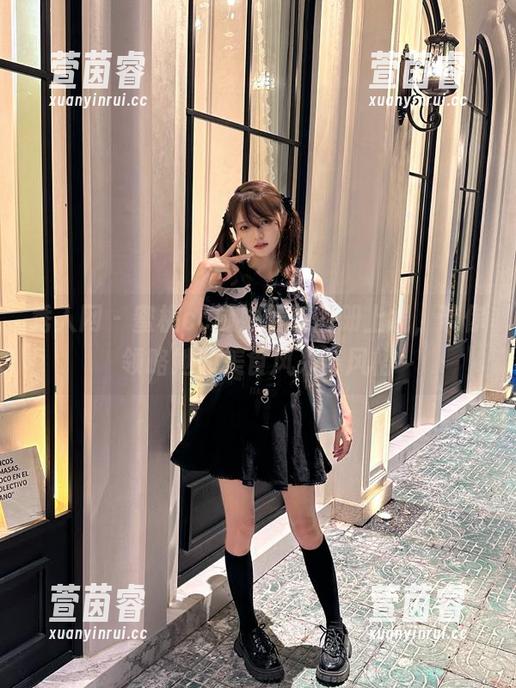 秀人网 - 蜜桃cc厨娘最新图册上线，带你领略她的美食风采与风格