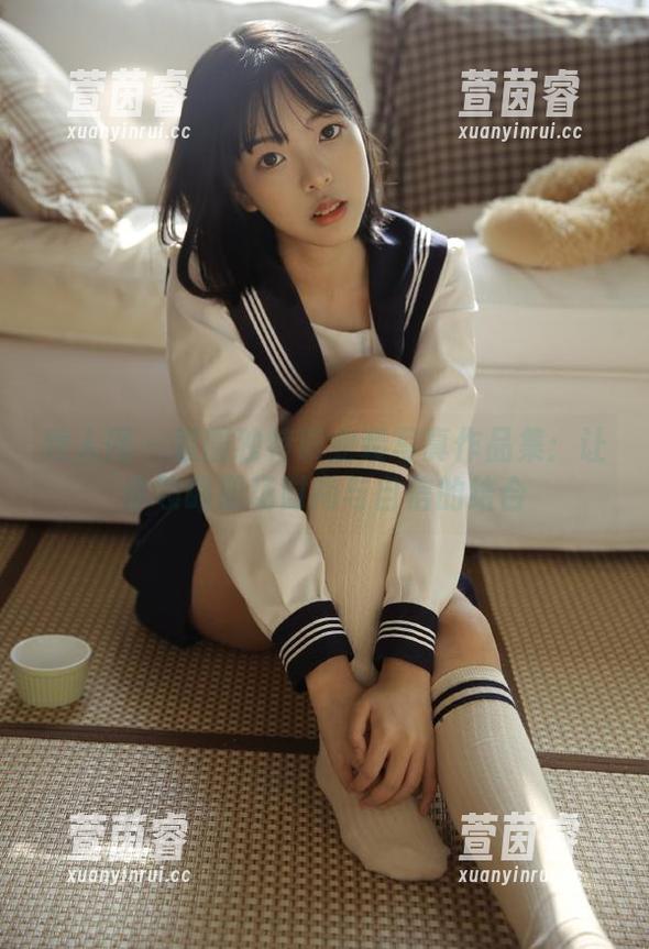 秀人网 - 袁圆独特职业装写真作品集：让你领略职场时尚与自信的结合