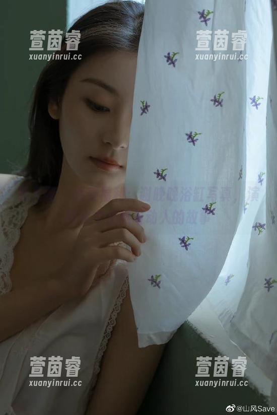 秀人网-谢晚晚 秀人网 - 感受福利:谢晚晚浴缸写真,演绎水中优雅与动人的故事