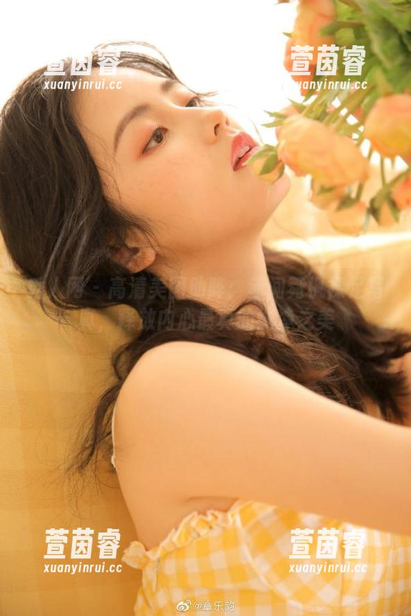 秀人网 - 高清美图助阵：赤间菀枫裸足写真，释放内心最真的纯净之美