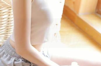 秀人网 – 最新软软Roro制服作品套图，完美演绎校园风与时尚感！