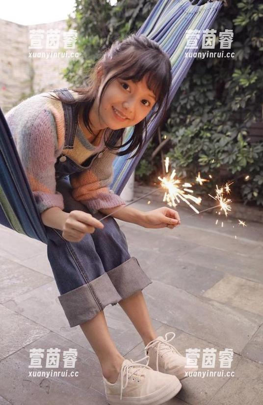 秀人网-陆萱萱 秀人网 - 探索陆萱萱裸足系列写真,图库下载让艺术触手可及