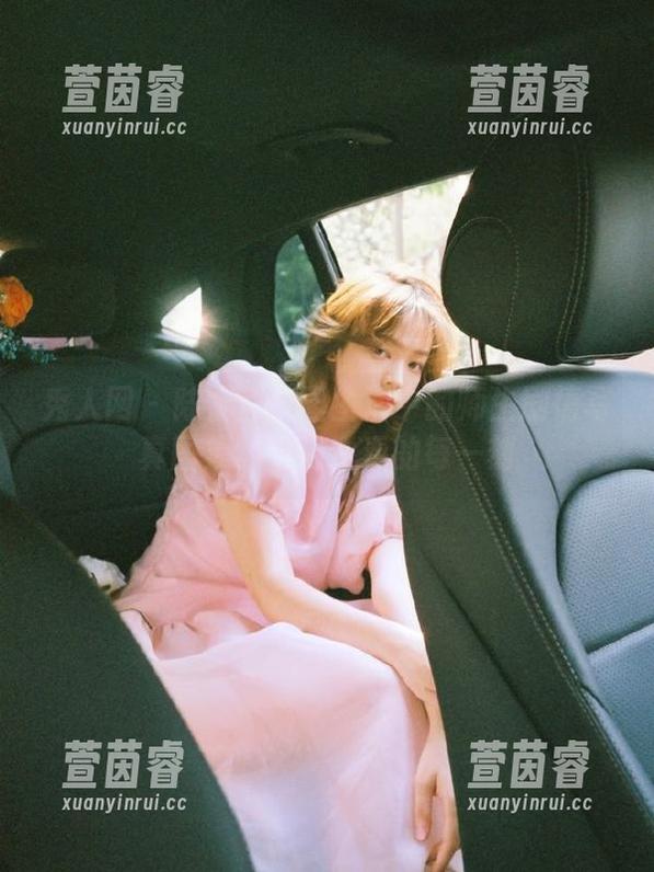 秀人网 - 陆萱萱校园生活中的师生剧情写真图集，铭记青春的每一刻