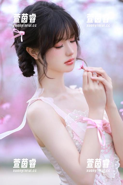 秀人网-陆萱萱cecillia 秀人网 - 陆萱萱cecillia吊带写真精品,免费下载,立即拥有她的时尚气息与迷人微笑