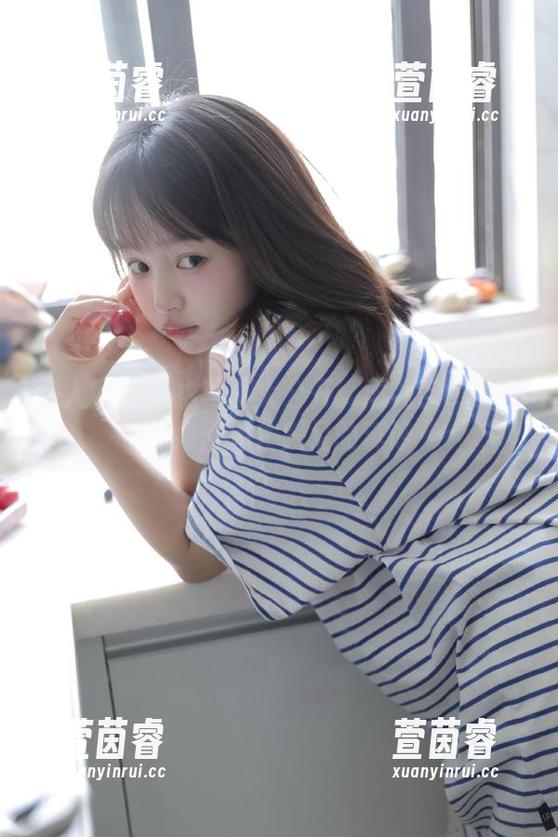 秀人网 - 私拍写真大公开：雨儿酱eve教你如何抓住美足的真谛