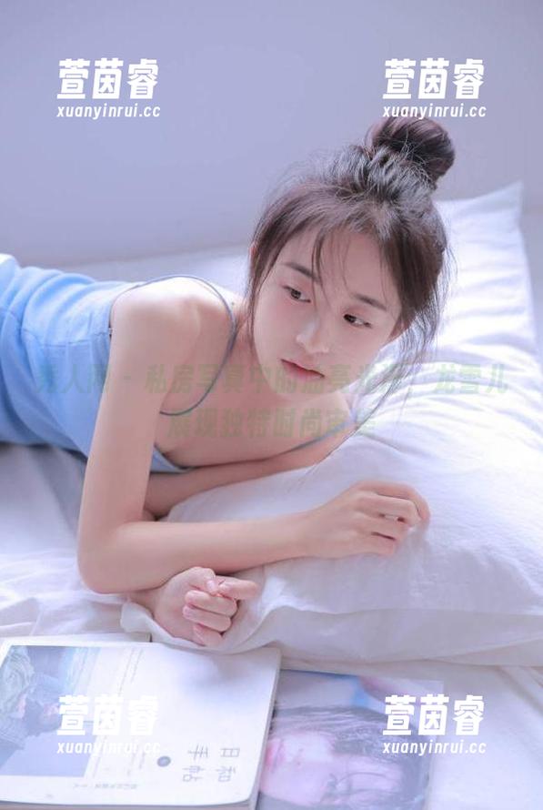 秀人网 - 私房写真中的油亮光泽，龙雪儿展现独特时尚审美