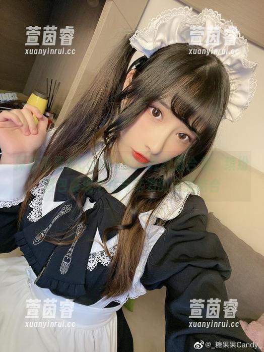 探索糖果果Candy的户外校服合集：缤纷图包展现个性与活力的完美结合