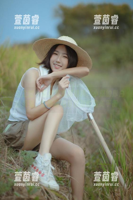 紧急企划-小恩 紧急企划 - 私拍写真新境界:小恩的厚白丝系列,诠释时尚与优雅的完美平衡