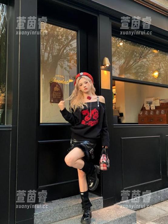 紧急企划-见希w 紧急企划 - 魅力不凡!高清图库呈现见希w的亮黑丝皮裙小恶魔风格