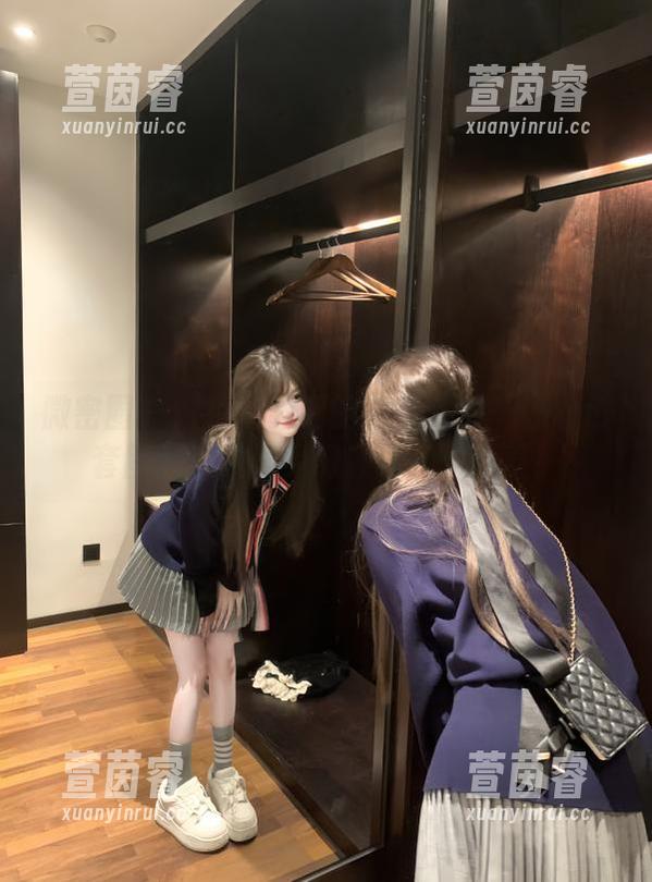 紫色哒豚豚 微密圈 - 紫色哒豚豚的独家私拍:让紫色套图带你进入梦幻般的视觉享受!