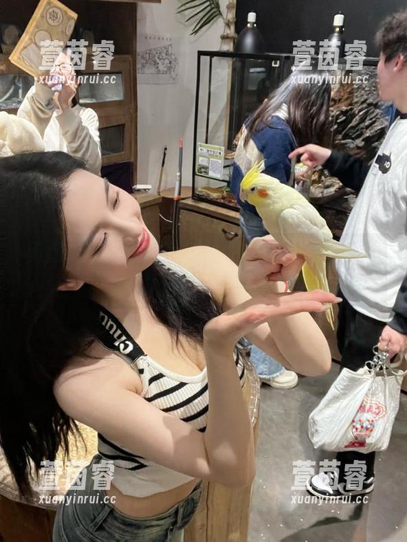 美媛馆 - K8傲娇萌萌Vivian在天台——不可错过的私拍图集精华