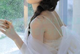 美媛馆 – 最新冯木木LRIS制服写真，细腻展现少女情怀与个性魅力
