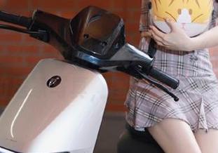 美媛馆 – 在家也能变美！观看“软软爱吃肉”的居家写真，图包等你来解锁！