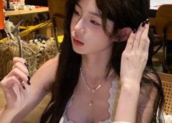 微密圈 – 高清壁纸分享：脸红Dearie穿上体操服的青春与活力