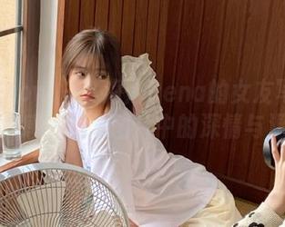 花漾show – 小海臀Rena的女友写真作品，感受每张图片中的深情与温暖
