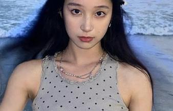 花漾show – 欧阳LuLu灰丝图集分享，免费的写真作品等你来欣赏！