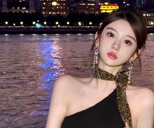 蜜桃社 – 精选套图系列：桃乃香Tina教室中的每一个动人时刻