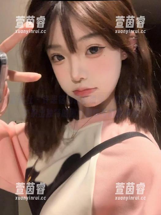 蜜桃社 - 许思铭的精彩瞬间，美图与照片交织出独特的剧中剧情与摄影美感