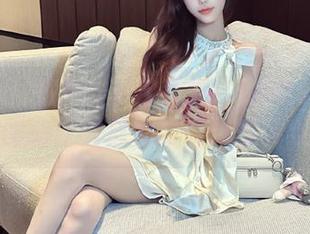蜜桃社 – 免费分享韵莉娜VANILLA白衬衫写真图册，展现她的优雅气质与风格！