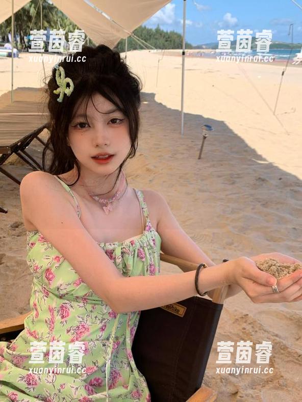 袜啵啵 - 潮流与自我：小淳的板鞋主题写真作品集传递个性化的生活态度