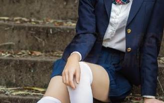 袜啵啵 – 瑶瑶定制泳装写真，捕捉夏日阳光中的优雅与自信瞬间