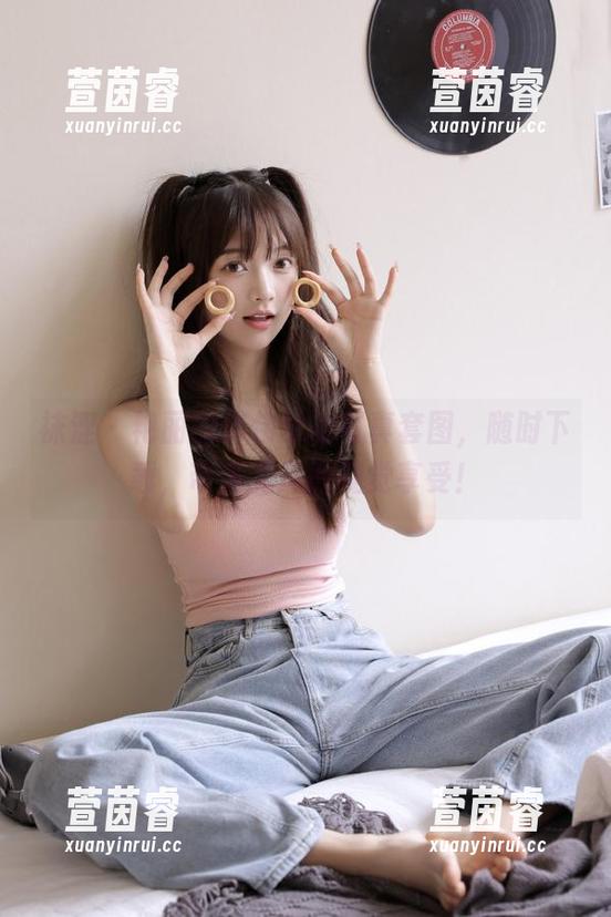 袜涩-伟伟 袜涩 - 艳丽的伟伟泳池写真套图,随时下载,带来无尽的视觉享受!