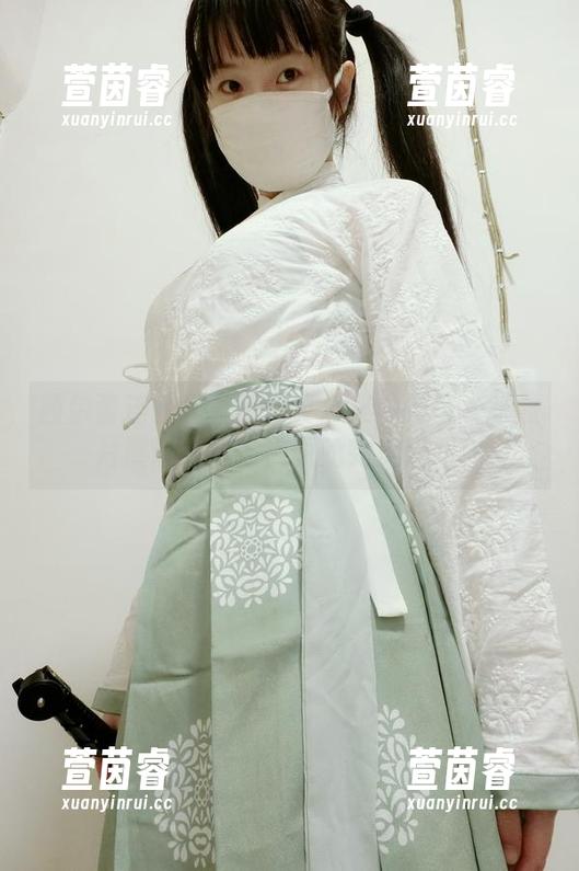 西尔酱连衣裙风格写真合集：用每一张照片展现青春与美丽的完美瞬间！