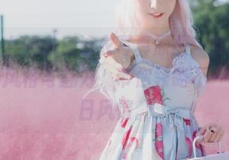 西瓜少女的私房泳衣写真原图，展现了她独有的风格与魅力，带你领略不一样的夏日风情。