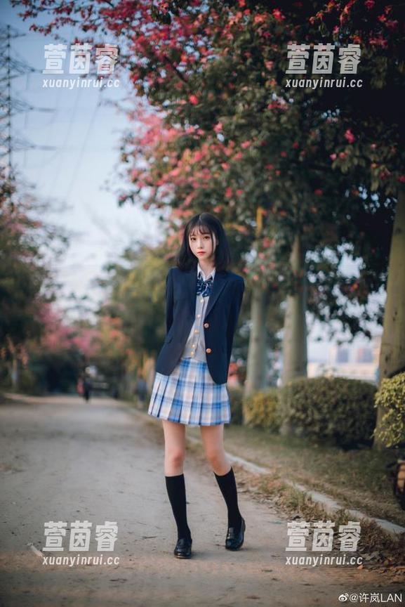 许岚LAN独特视角下的牛仔裤之美，在线资源为你提供无限灵感与创意