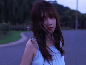 语画界 – nova李雅私拍美图特辑：黑丝吊袜下的极致诱惑