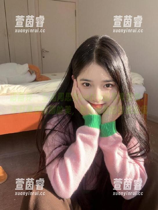语画界-周思乔betty 语画界 - 空姐周思乔betty的写真图包:不只是穿制服的美,更多是她的自我调侃